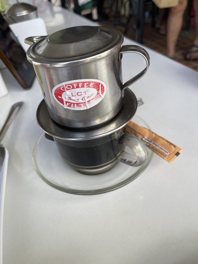 กาแฟดริปแบบเวียดนามบนแก้ว